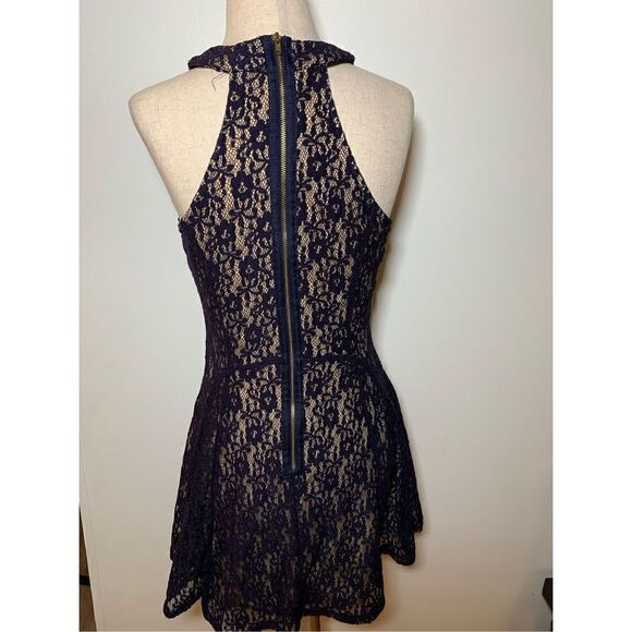 Blue lace dress size small form fitting - Picture 3 of 4